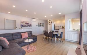 Amazing Apartment In Makarska With Wifi 