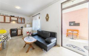3 Bedroom Nice Apartment In Pula 