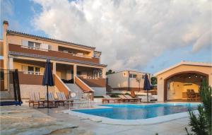 Amazing Home In Radosic With Heated Swimming Pool 