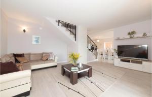 Amazing Home In Radosic With Heated Swimming Pool 