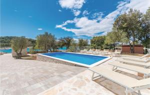 5 Bedroom Gorgeous Home In Verunic