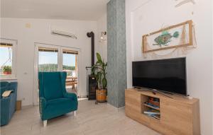 2 Bedroom Lovely Apartment In Rogoznica