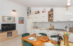 2 Bedroom Lovely Apartment In Rogoznica