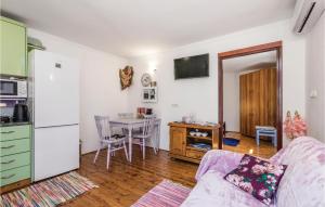 1 Bedroom Stunning Apartment In Lovran 