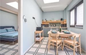 Cozy Home In Terzigno With Kitchen