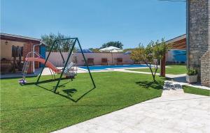 Two-Bedroom Holiday Home In Divsici