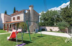 Two-Bedroom Holiday Home In Divsici