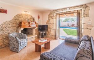 Two-Bedroom Holiday Home In Divsici