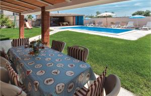 Two-Bedroom Holiday Home In Divsici