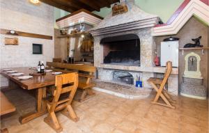 4 Bedroom Lovely Home In Klis