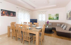 4 Bedroom Lovely Home In Klis 