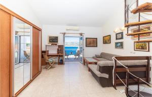 Beautiful Home In Okrug Donji With Wifi