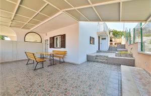 Beautiful Home In Okrug Donji With Wifi