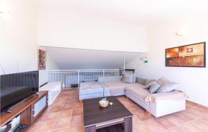 Beautiful Home In Okrug Donji With Wifi