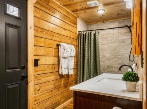 Flat roads, Mountain View, Full Gym and Tennis court