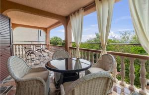 Nice Apartment In Jadranovo With Wifi 