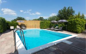 Stunning Home In Dugopolje