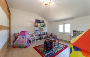 Lovely Home In Benkovac With Wifi 