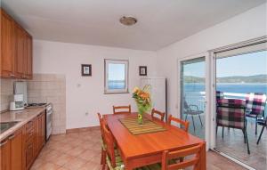 Nice Apartment In Drvenik Veliki