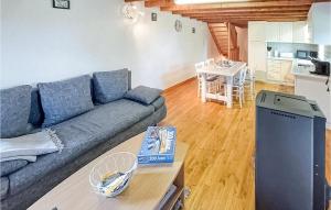 Amazing Home In Essertines-En-Châtelne