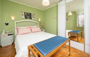 3 Bedroom Awesome Apartment In Fazana