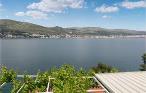 Gorgeous Home In Okrug Donji With House Sea View 