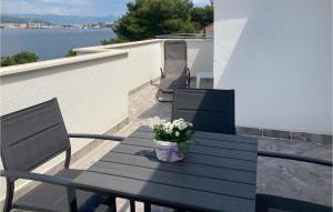 Gorgeous Home In Okrug Donji With House Sea View 