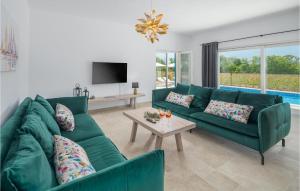 Cozy Home In Pifari With Wifi