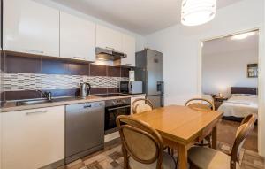 Gorgeous Home In Stinica With Wifi 
