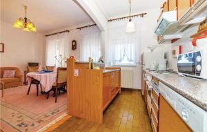 Gorgeous Apartment In Dramalj With Wifi 