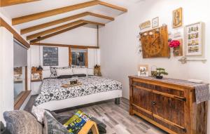 2 Bedroom Awesome Home In Punat