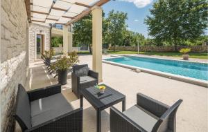 Stunning Home In Bale With Wifi 