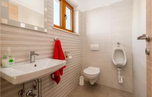 Stunning Home In Bale With Wifi