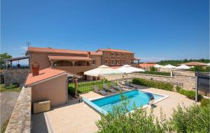 2 Bedroom Gorgeous Apartment In Hr-52215 Vodnjan 