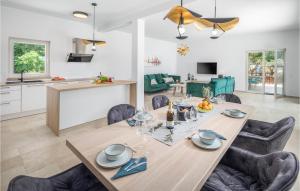 Cozy Home In Pifari With Wifi 