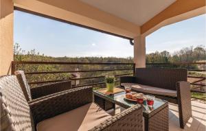 4 Bedroom Cozy Home In Cere 