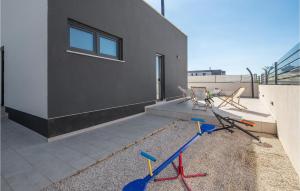 Beautiful Home In Pula With Kitchen