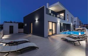 Beautiful Home In Pula With Kitchen