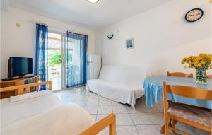 1 Bedroom Awesome Apartment In Kustici 