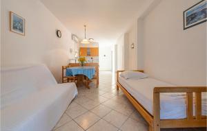 1 Bedroom Awesome Apartment In Kustici 