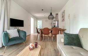 Nice Home In Heinkenszand With Wifi