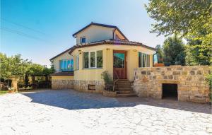 Lovely Home In Liznjan With Kitchen