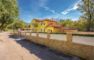 3 Bedroom Stunning Home In Bribir