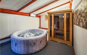 Awesome Home In Gornji Velemeric