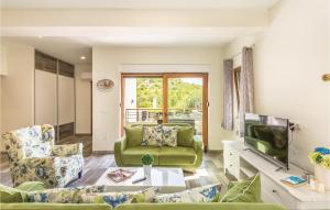 Six-Bedroom Holiday Home In Zagvozd