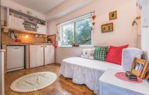 2 Bedroom Cozy Home In Podgora 