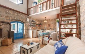 2 Bedroom Cozy Home In Podgora 