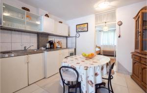 3 Bedroom Gorgeous Home In Omis 