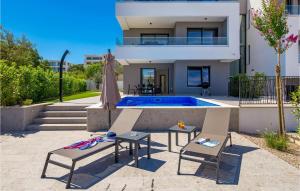 3 Bedroom Cozy Apartment In Malinska