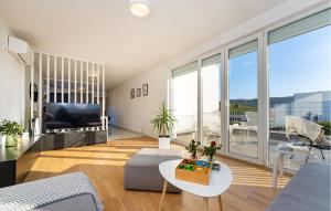 Cozy Home In Rovanjska